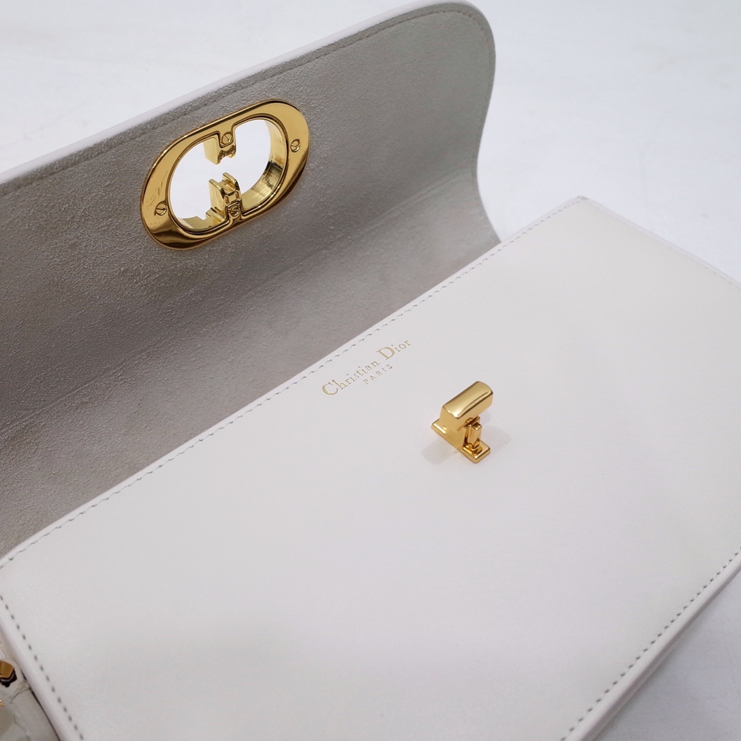 30 Montaigne Avenue Bag White Box Calfskin